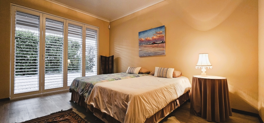 5 Bedroom Property for Sale in Middedorp Western Cape